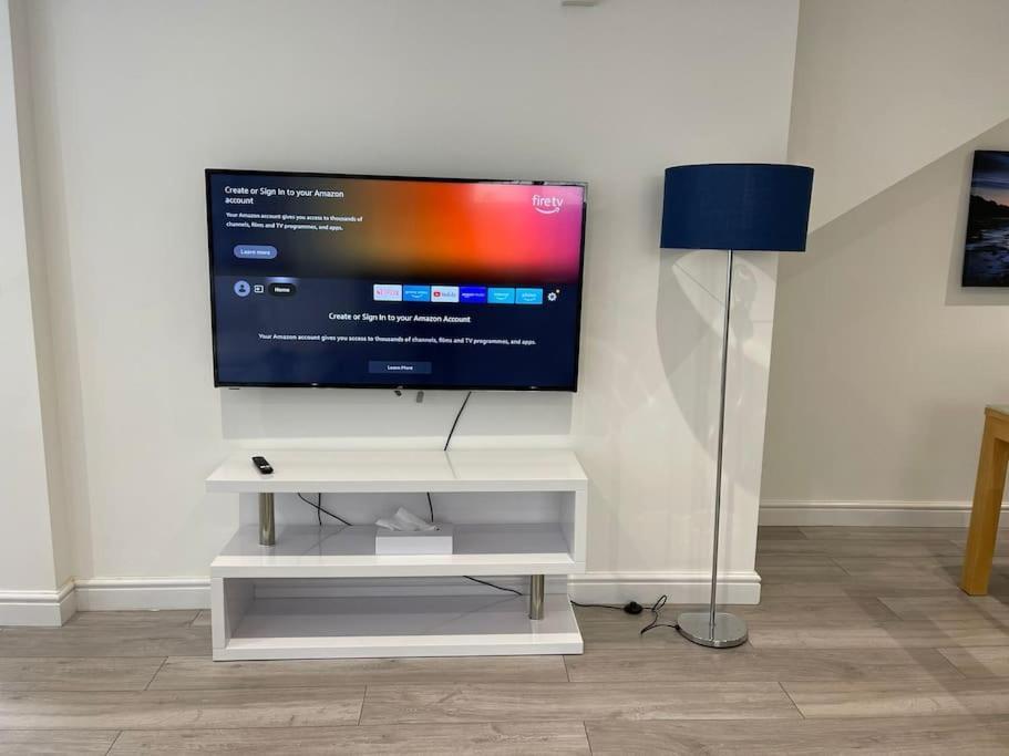 Maisy Lodge - Two Bed Lux Flat - Parking, Netflix, Wifi - Close To Blenheim Palace & Oxford - F2 Kidlington Exteriér fotografie