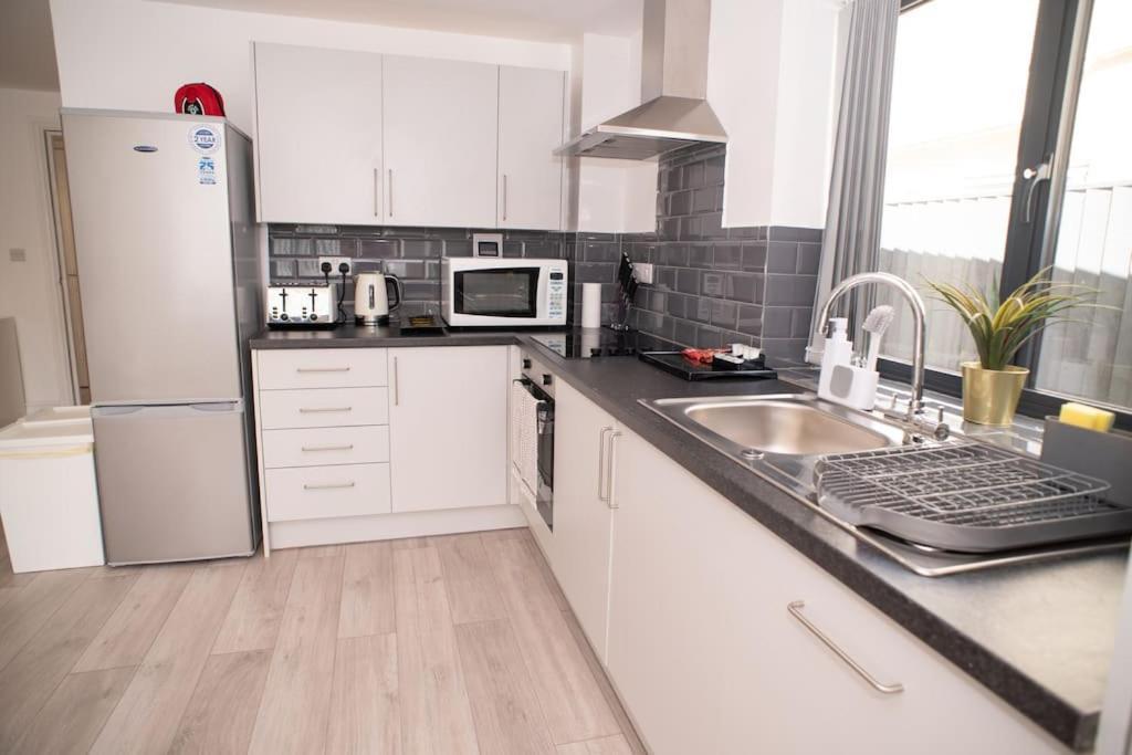 Maisy Lodge - Two Bed Lux Flat - Parking, Netflix, Wifi - Close To Blenheim Palace & Oxford - F2 Kidlington Exteriér fotografie