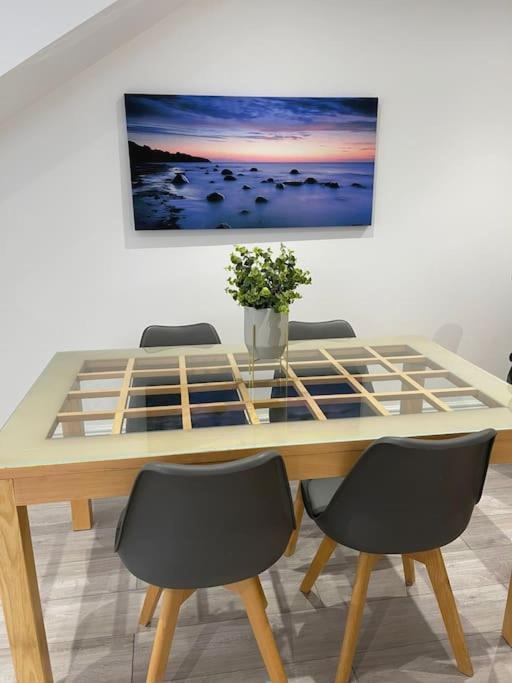 Maisy Lodge - Two Bed Lux Flat - Parking, Netflix, Wifi - Close To Blenheim Palace & Oxford - F2 Kidlington Exteriér fotografie