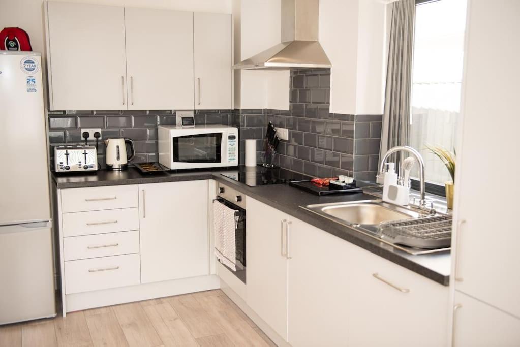 Maisy Lodge - Two Bed Lux Flat - Parking, Netflix, Wifi - Close To Blenheim Palace & Oxford - F2 Kidlington Exteriér fotografie