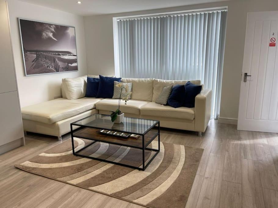 Maisy Lodge - Two Bed Lux Flat - Parking, Netflix, Wifi - Close To Blenheim Palace & Oxford - F2 Kidlington Exteriér fotografie