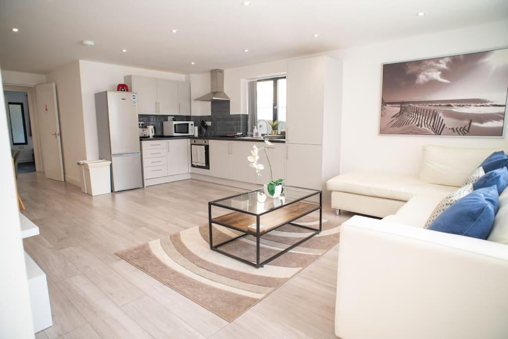 Maisy Lodge - Two Bed Lux Flat - Parking, Netflix, Wifi - Close To Blenheim Palace & Oxford - F2 Kidlington Exteriér fotografie