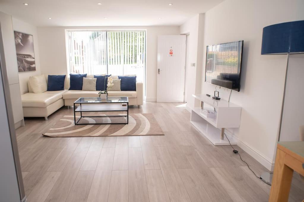 Maisy Lodge - Two Bed Lux Flat - Parking, Netflix, Wifi - Close To Blenheim Palace & Oxford - F2 Kidlington Exteriér fotografie