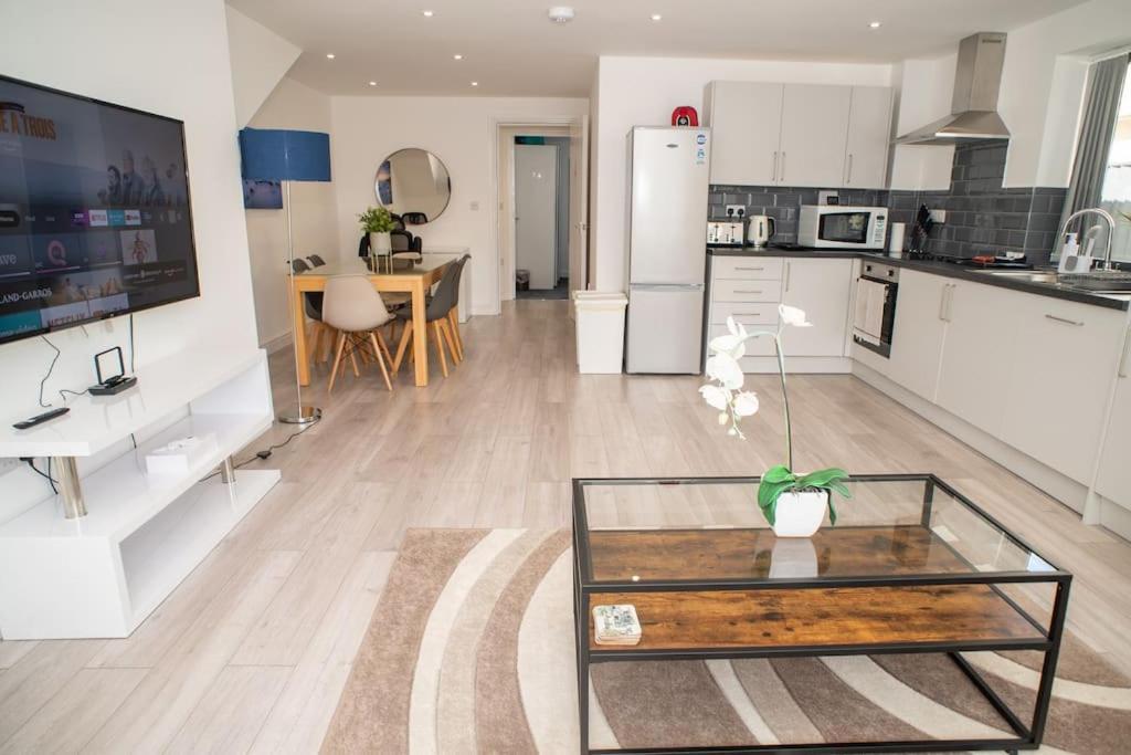 Maisy Lodge - Two Bed Lux Flat - Parking, Netflix, Wifi - Close To Blenheim Palace & Oxford - F2 Kidlington Exteriér fotografie