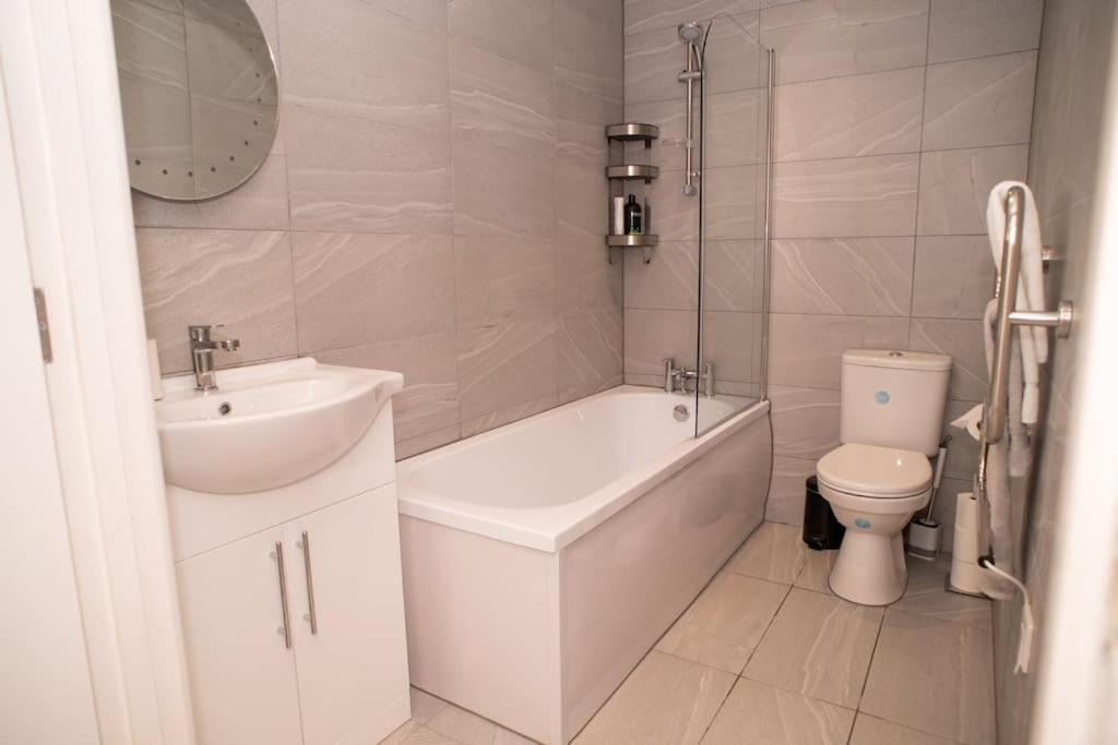 Maisy Lodge - Two Bed Lux Flat - Parking, Netflix, Wifi - Close To Blenheim Palace & Oxford - F2 Kidlington Exteriér fotografie