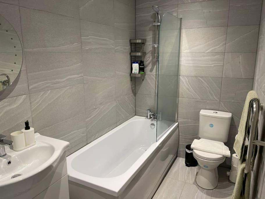 Maisy Lodge - Two Bed Lux Flat - Parking, Netflix, Wifi - Close To Blenheim Palace & Oxford - F2 Kidlington Exteriér fotografie