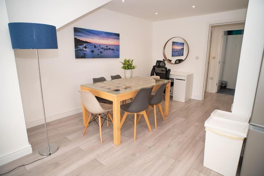 Maisy Lodge - Two Bed Lux Flat - Parking, Netflix, Wifi - Close To Blenheim Palace & Oxford - F2 Kidlington Exteriér fotografie