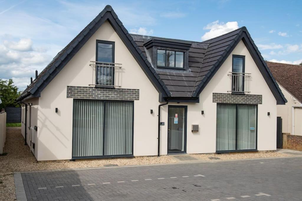 Maisy Lodge - Two Bed Lux Flat - Parking, Netflix, Wifi - Close To Blenheim Palace & Oxford - F2 Kidlington Exteriér fotografie