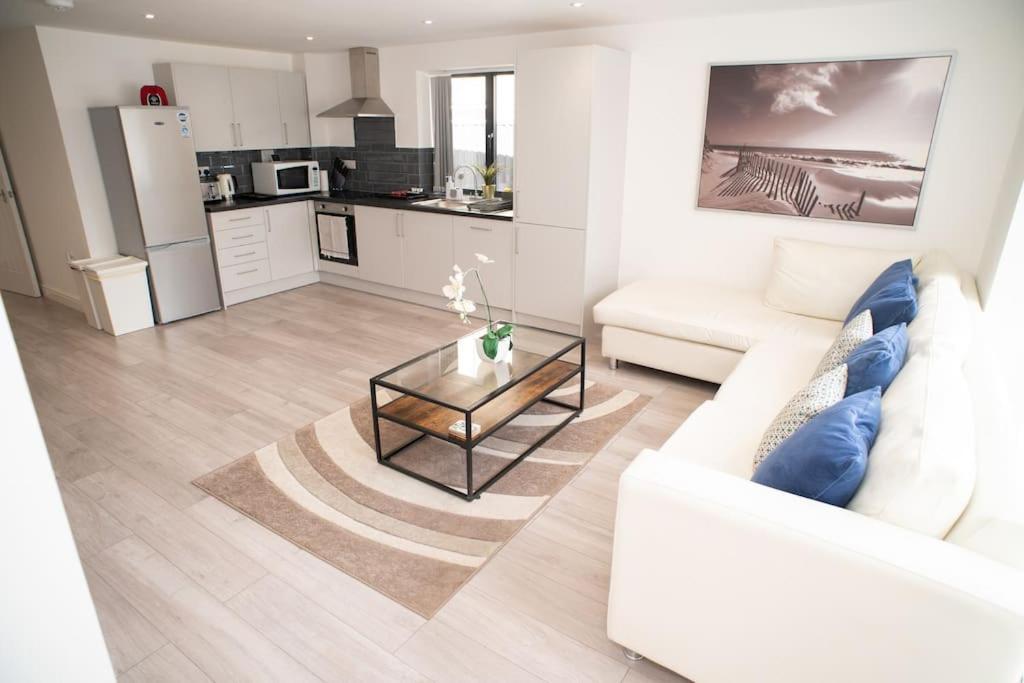 Maisy Lodge - Two Bed Lux Flat - Parking, Netflix, Wifi - Close To Blenheim Palace & Oxford - F2 Kidlington Exteriér fotografie
